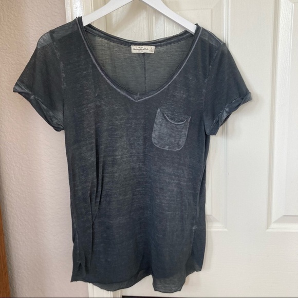 Abercrombie & Fitch Tops - *2/$15* Abercrombie and Fitch Women's T Shirt